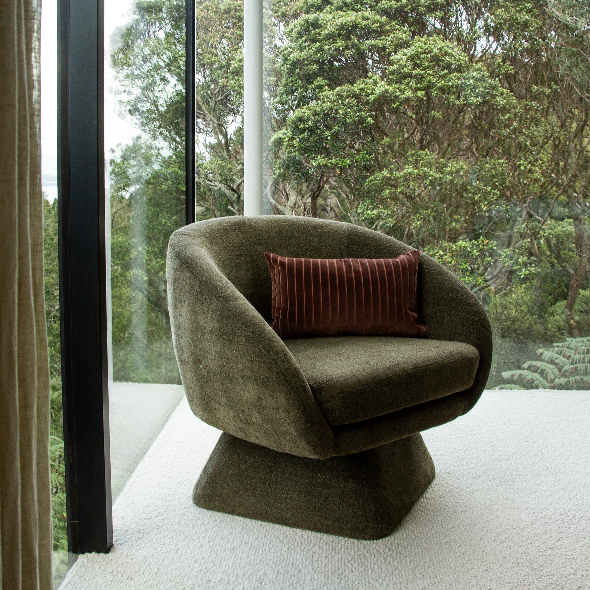 Lucca Swivel Chair